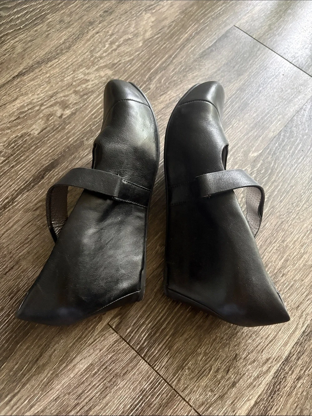 Tsubo Black Mary Jane Wedge Pumps